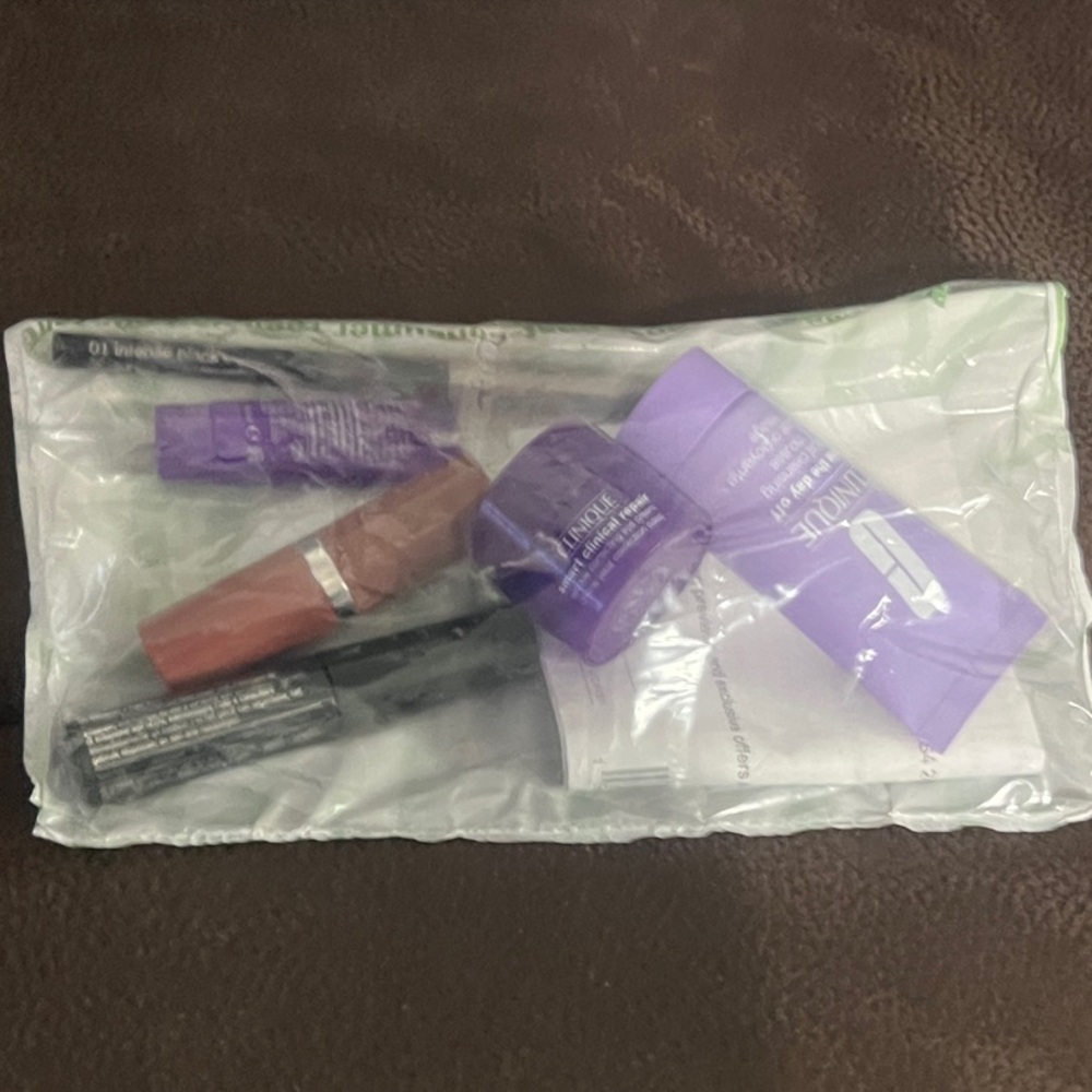 Clinique Skin Care and Makeup Set with Makeup Bag - Picture 3 of 3